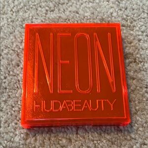 NWOB Huda Beauty Neon Orange Obsessions Palette
